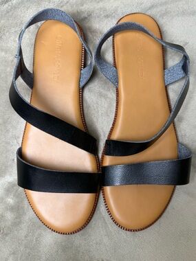 Cynthia Rowley Women’s black and tan minimalist slingback sandals, Size: 10